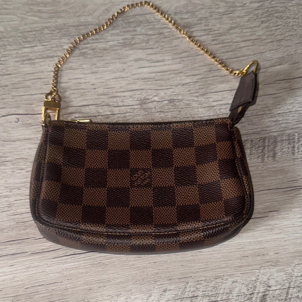 Authentic LOUIS VUITTON Mini Pochette